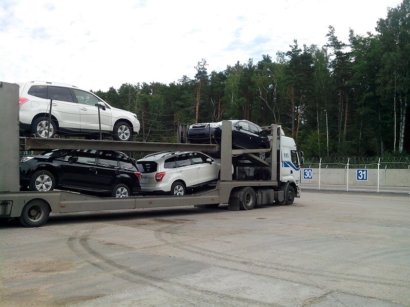 Погрузка автомобилей на терминале Новая гавань Погрузка автомобилей на терминале Новая гавань