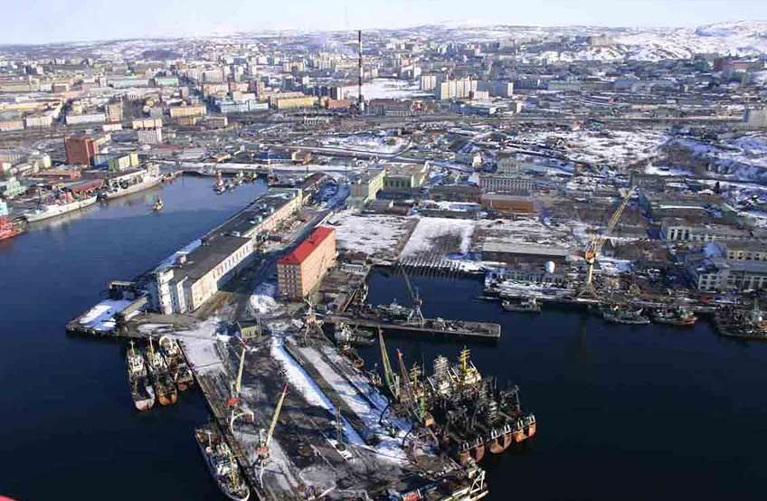 Quay inspection at the commercial port of Murmansk