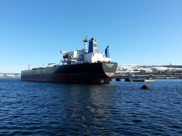 Постановка нефтеналивного танкера «Polar Rock» на рейдовый причальный комплекс. 